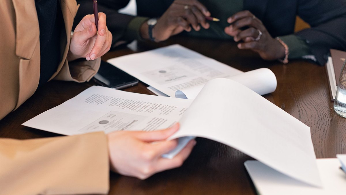 Data Lineage That Satisfies an Auditor